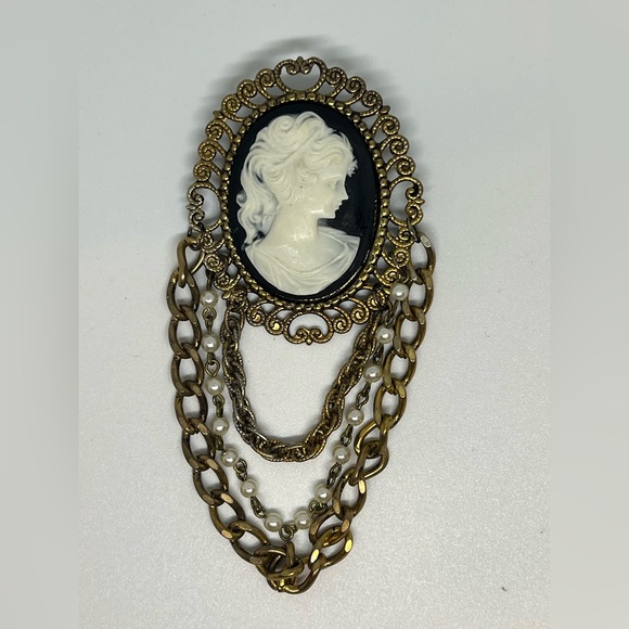 cameo Jewelry - Victorian-Inspired Gold and Black Brooch with Chains